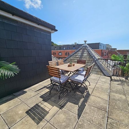 Cityscape Haven: 1 Bedroom Apartment With Terrace And City View Борнмут Экстерьер фото