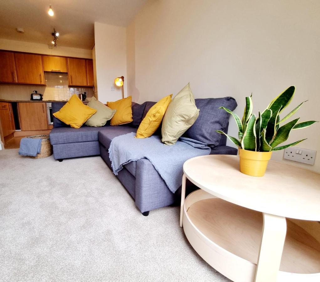 Cityscape Haven: 1 Bedroom Apartment With Terrace And City View Борнмут Экстерьер фото