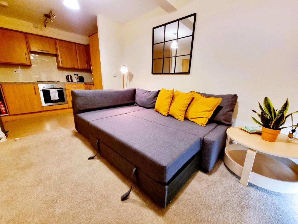 Cityscape Haven: 1 Bedroom Apartment With Terrace And City View Борнмут Экстерьер фото